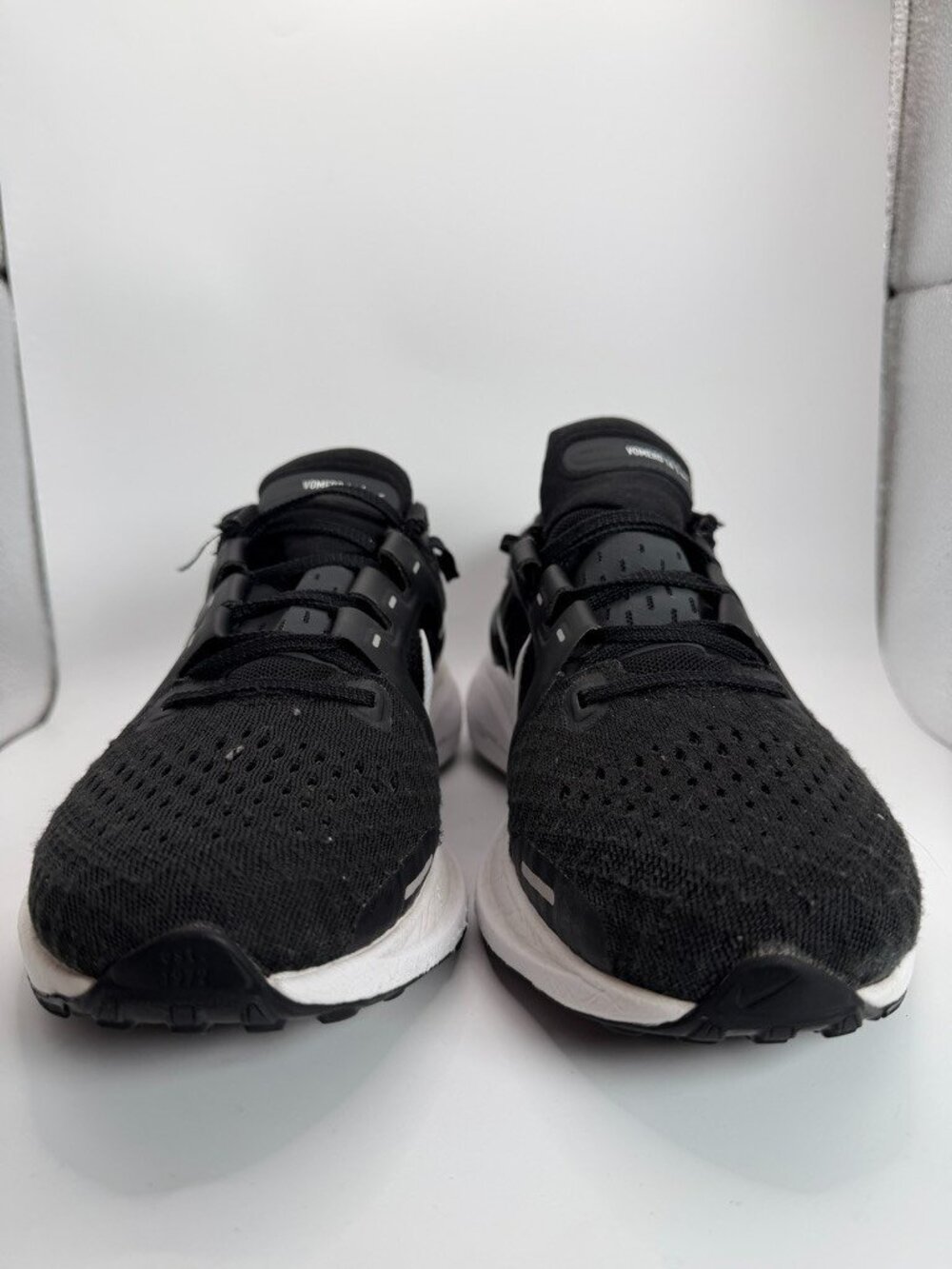 Nike Air Zoom Vomero 16 Shoes Women Size 9 Running Gym Black White DA7698-001 - Picture 2 of 12
